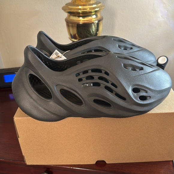 Yezzy Foam RNR Onyx size 12 - Picture 5 of 5